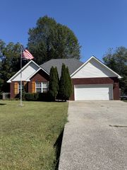 445 Marys Ln, Lafayette, TN 37083