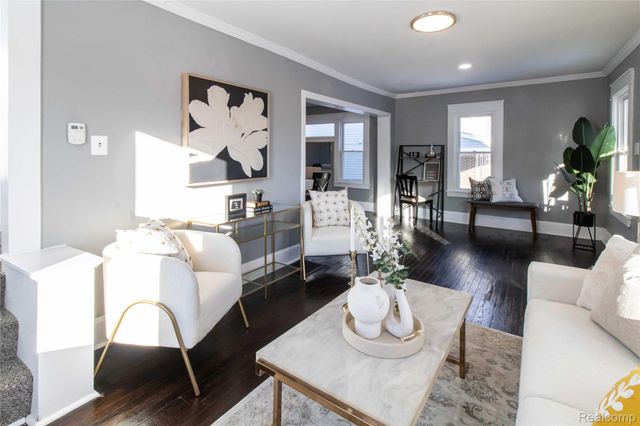 67 Wall Street, Pontiac, MI 48342