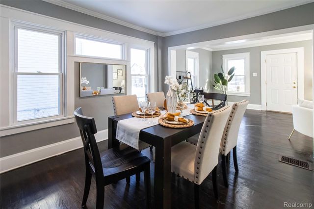 67 Wall Street, Pontiac, MI 48342