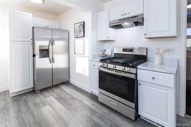 67 Wall Street, Pontiac, MI 48342