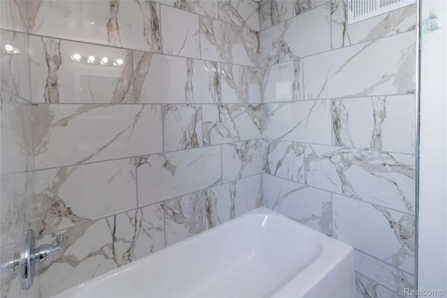 67 Wall Street, Pontiac, MI 48342