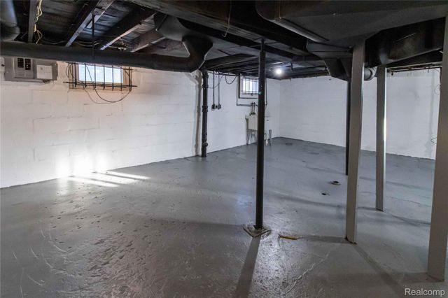 67 Wall Street, Pontiac, MI 48342