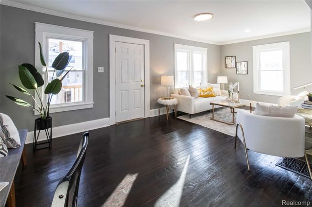 67 Wall Street, Pontiac, MI 48342