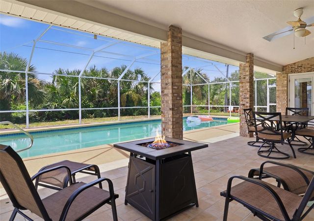 4 BEACHSIDE DR, Palm Coast, FL 32137