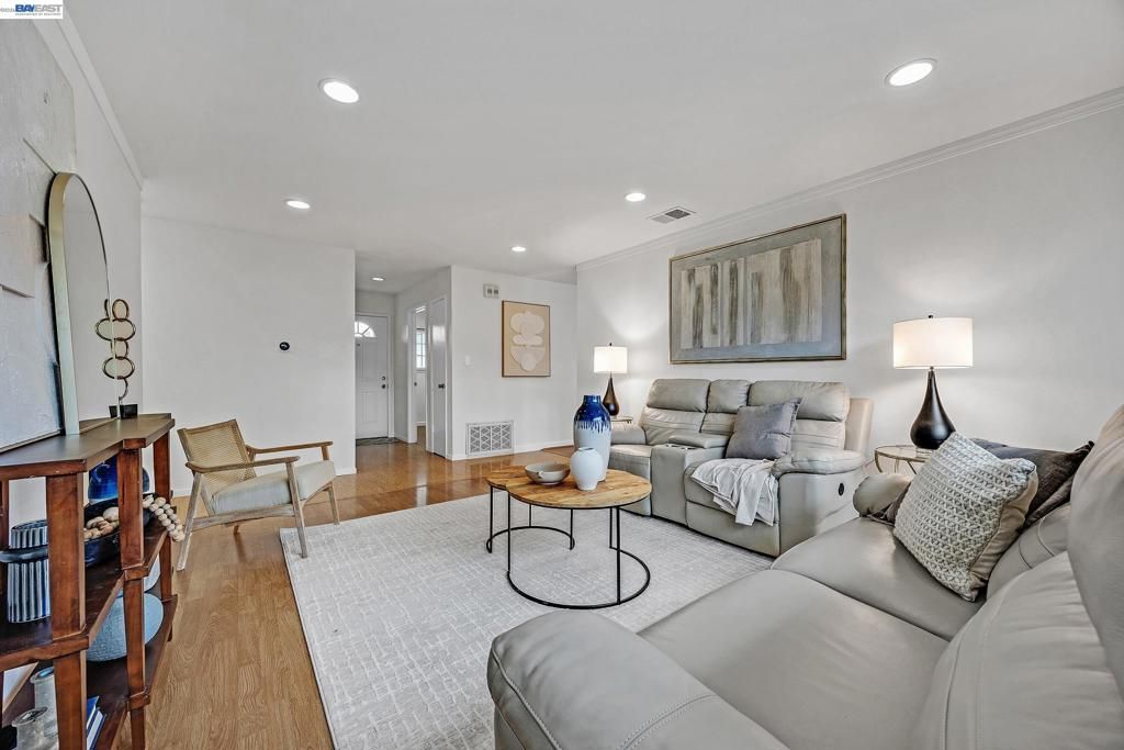 Image 9 of property listing at 4034 4034 Francisco St, Pleasanton, CA 94566