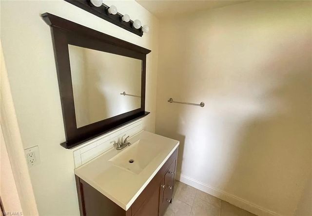 919 SE 21st LN, Cape Coral, FL 33990