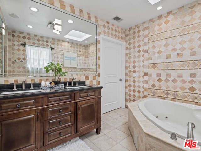 482 S Sherbourne Drive, Los Angeles, CA 90048