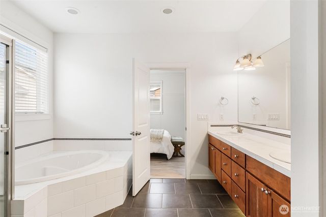 24015 221st Lane SE, Maple Valley, WA 98038