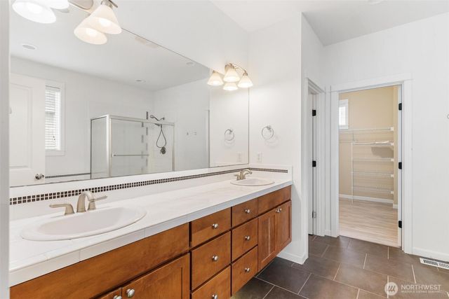 24015 221st Lane SE, Maple Valley, WA 98038