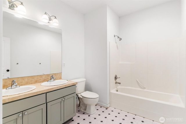 24015 221st Lane SE, Maple Valley, WA 98038