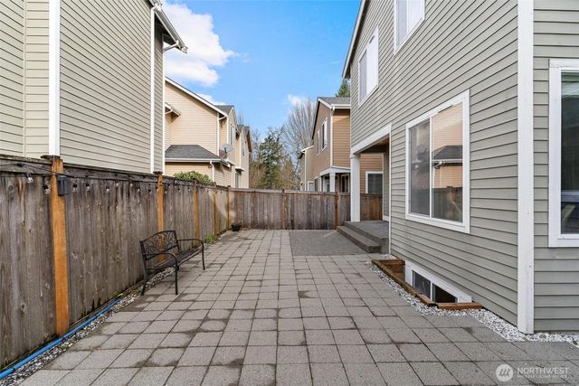 24015 221st Lane SE, Maple Valley, WA 98038