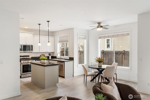 24015 221st Lane SE, Maple Valley, WA 98038