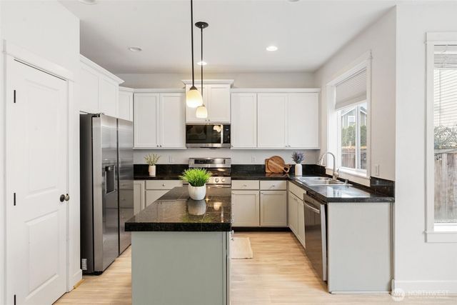 24015 221st Lane SE, Maple Valley, WA 98038