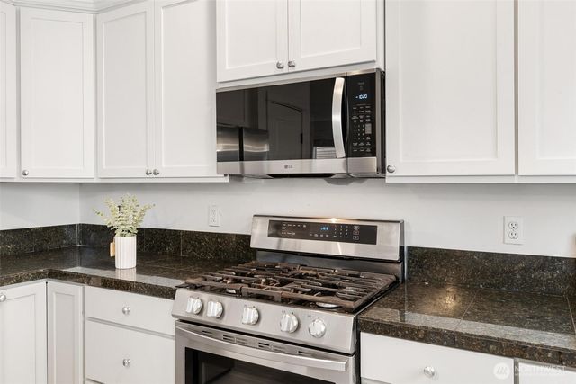 24015 221st Lane SE, Maple Valley, WA 98038