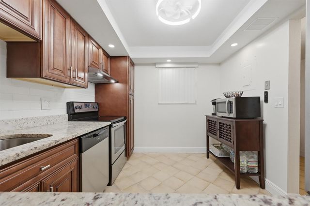 3231 Holiday Springs Boulevard 110, Margate, FL 33063