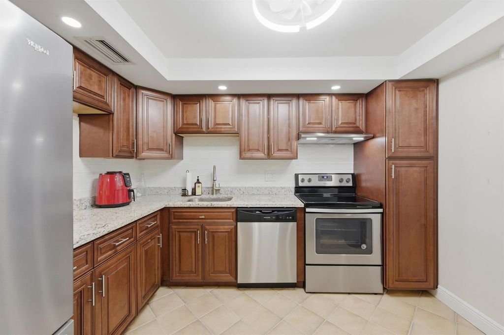 3231 Holiday Springs Boulevard 110, Margate, FL 33063