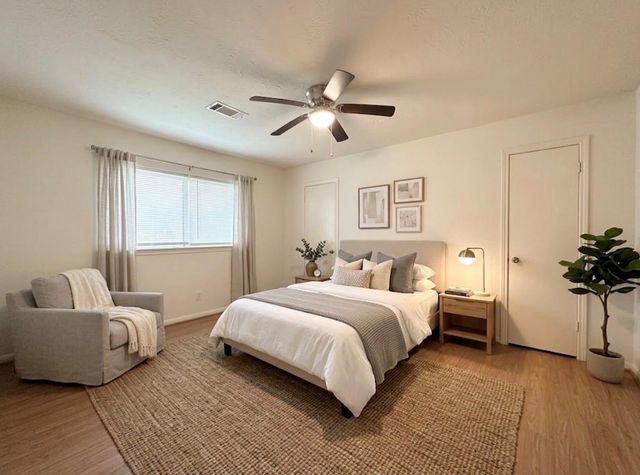 9706 Crestdale Circle, Houston, TX 77080