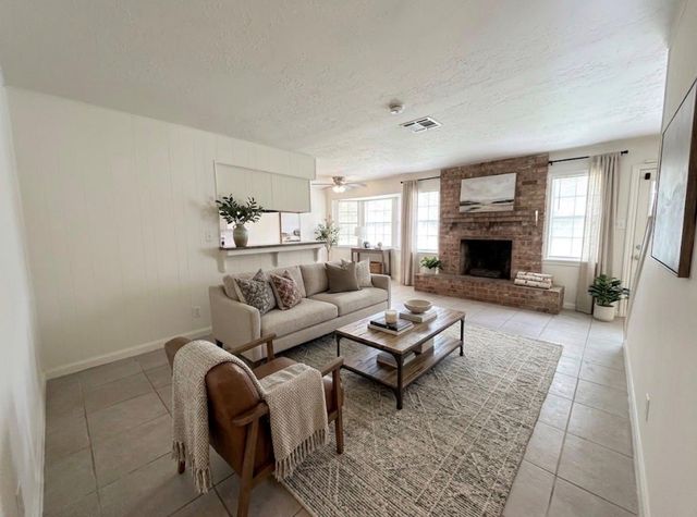 9706 Crestdale Circle, Houston, TX 77080