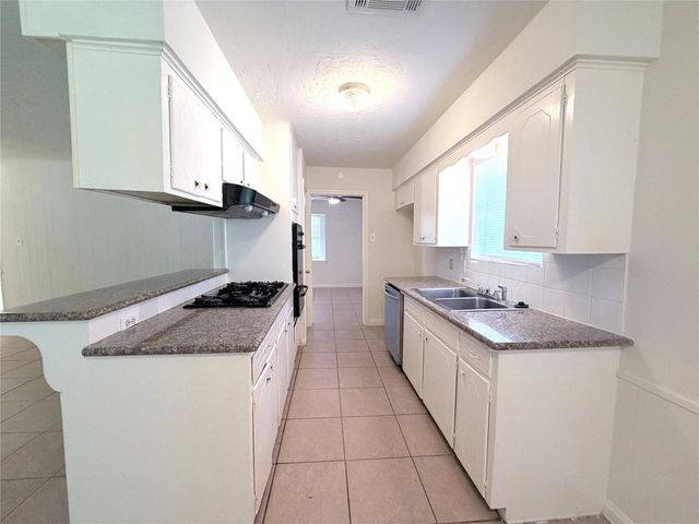 9706 Crestdale Circle, Houston, TX 77080