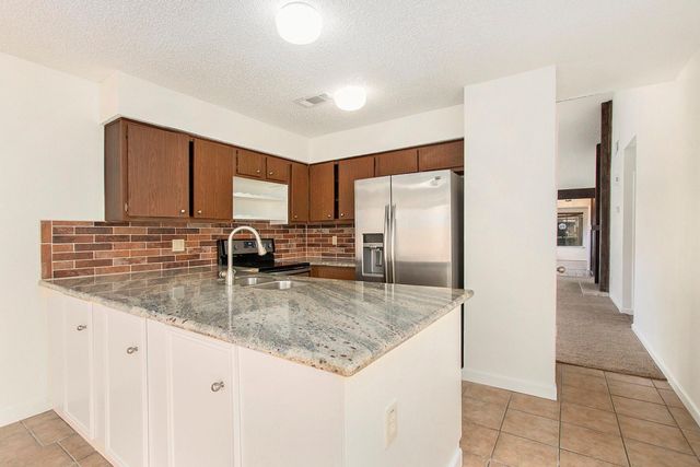 11625 Lakeside Park Drive, Houston, TX 77077