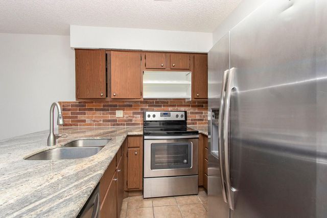 11625 Lakeside Park Drive, Houston, TX 77077