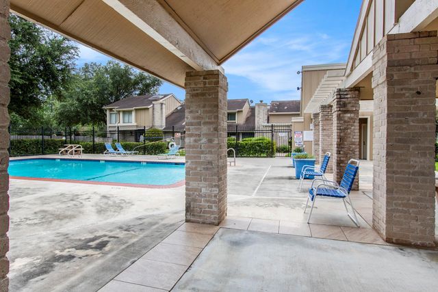 11625 Lakeside Park Drive, Houston, TX 77077