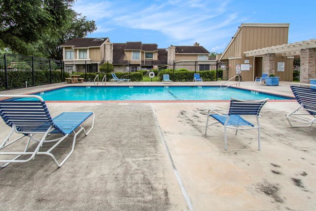 11625 Lakeside Park Drive, Houston, TX 77077