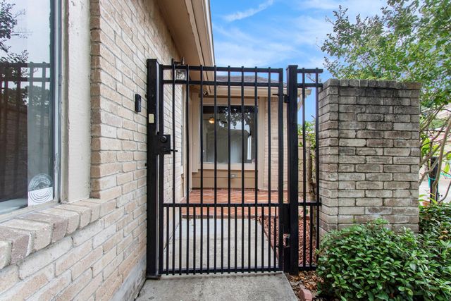 11625 Lakeside Park Drive, Houston, TX 77077