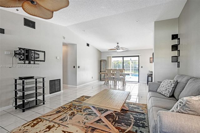 2252 SE Rainier Rd, Port St. Lucie, FL 34952