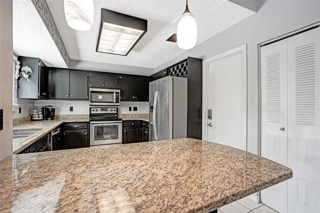 2252 SE Rainier Rd, Port St. Lucie, FL 34952