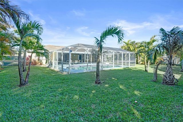 2252 SE Rainier Rd, Port St. Lucie, FL 34952