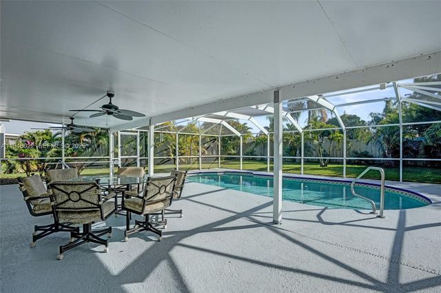 2252 SE Rainier Rd, Port St. Lucie, FL 34952