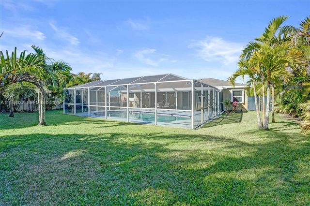 2252 SE Rainier Rd, Port St. Lucie, FL 34952