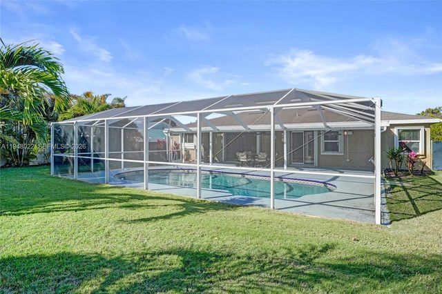 2252 SE Rainier Rd, Port St. Lucie, FL 34952