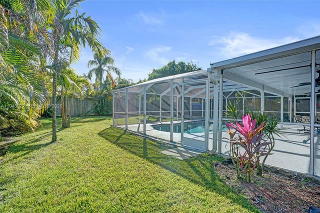 2252 SE Rainier Rd, Port St. Lucie, FL 34952