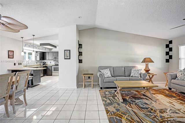 2252 SE Rainier Rd, Port St. Lucie, FL 34952