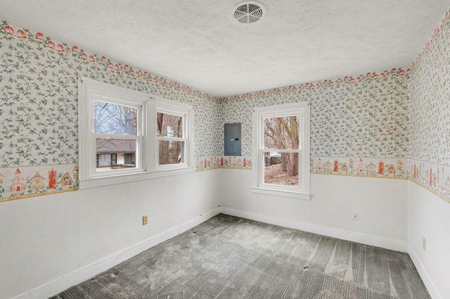 982 Woodworth Street Ne, Plainfield Twp, MI 49525