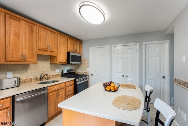 27 Bloomingdale Dr 3C, Hillsborough Twp., NJ 08844