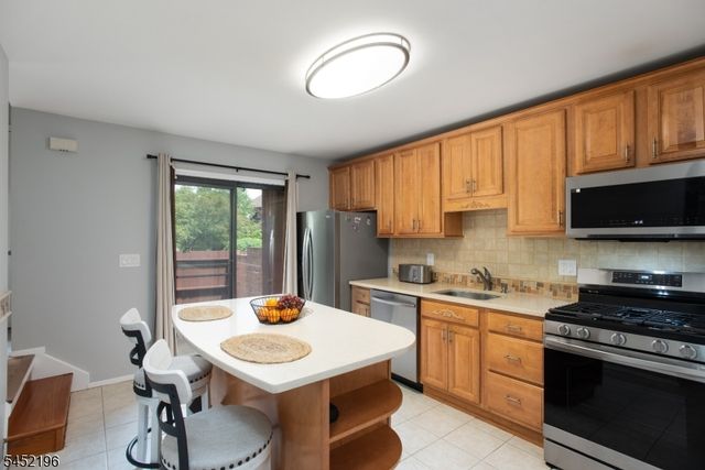 27 Bloomingdale Dr 3C, Hillsborough Twp., NJ 08844