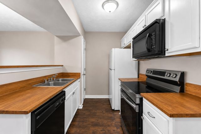 9018 Nathanael Dr, La Vergne, TN 37086