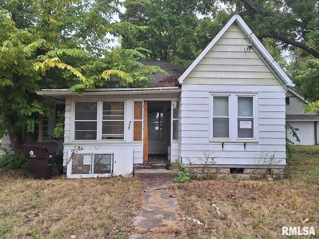 717 E MAYWOOD Avenue, Peoria, IL 61603