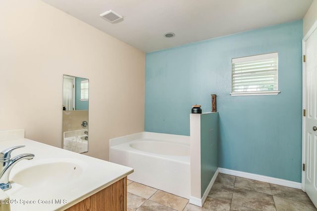 565 Lamon Street SW, Palm Bay, FL 32908