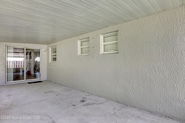 565 Lamon Street SW, Palm Bay, FL 32908
