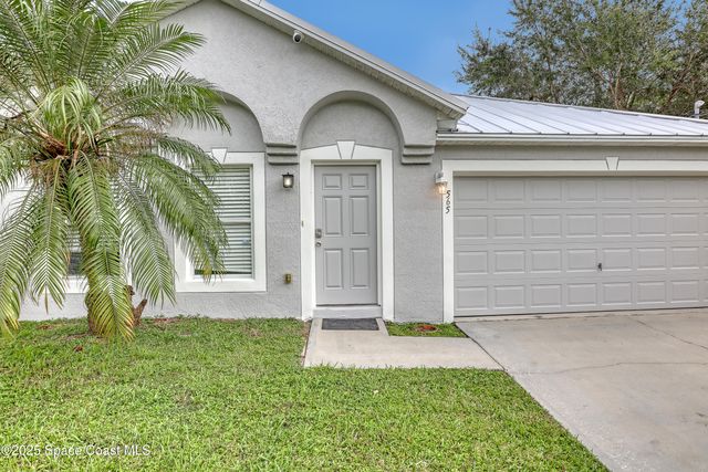 565 Lamon Street SW, Palm Bay, FL 32908