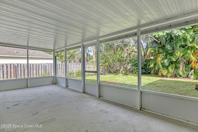 565 Lamon Street SW, Palm Bay, FL 32908