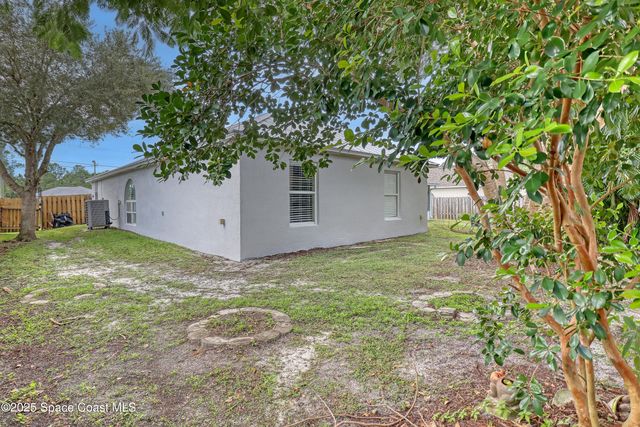565 Lamon Street SW, Palm Bay, FL 32908