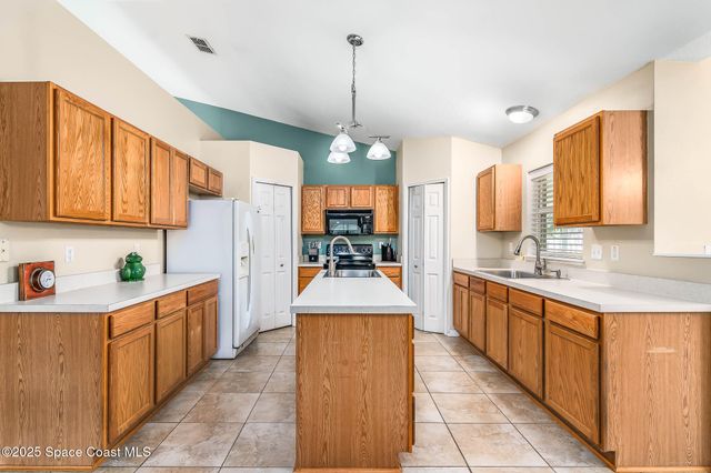 565 Lamon Street SW, Palm Bay, FL 32908