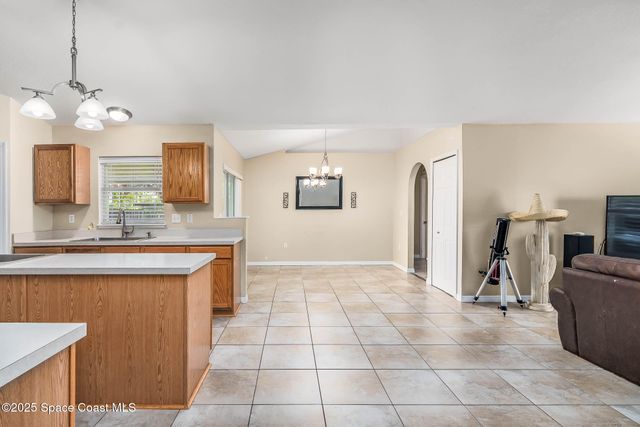 565 Lamon Street SW, Palm Bay, FL 32908