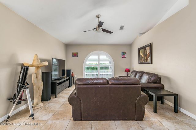 565 Lamon Street SW, Palm Bay, FL 32908