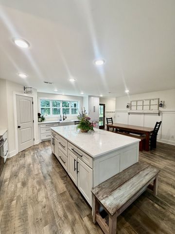 77 Oakwood Ave, Summertown, TN 38483